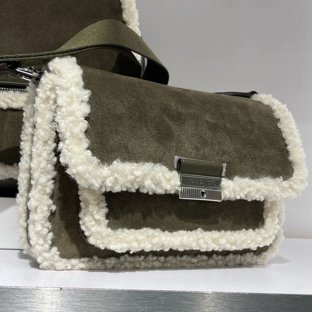 MICHAEL KORS Bradshaw Medium Suede and Faux Shearling Messenger Bag
Olive 
NWT - Picture 3 of 16
